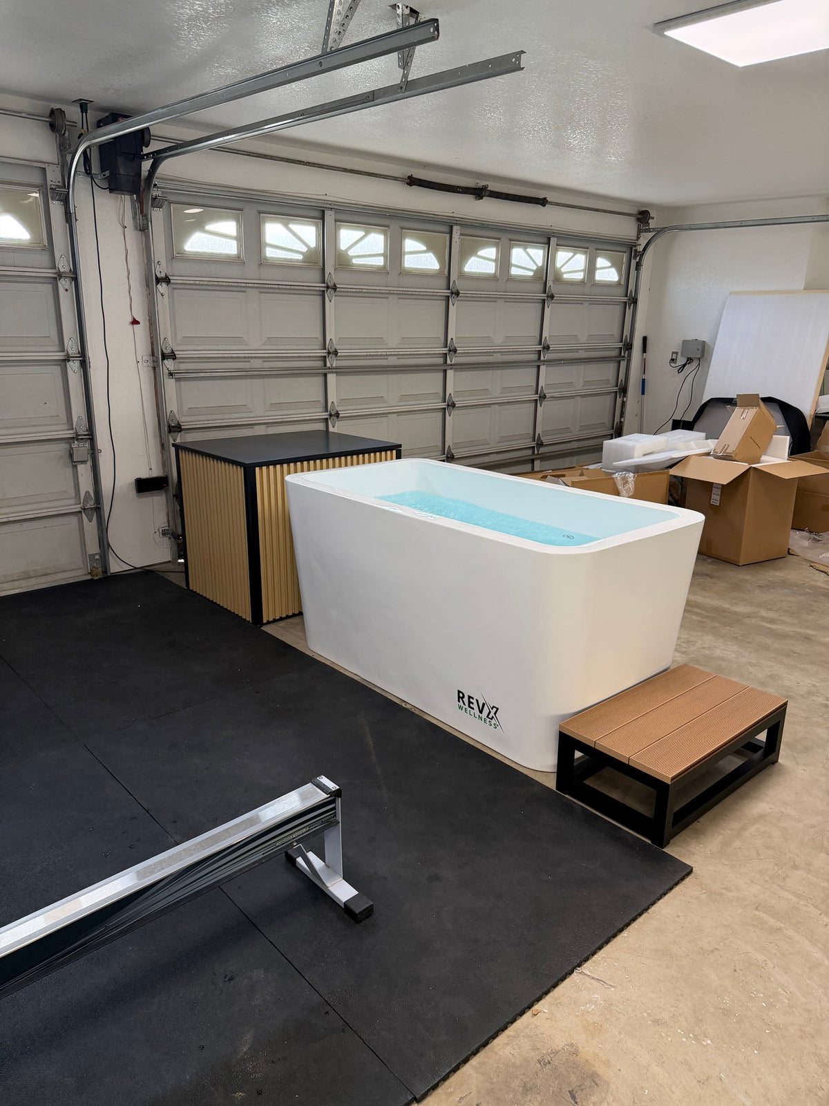 X Tub Acrylic Cold Plunge System with LUX 1.5 HP Chiller and Filtration